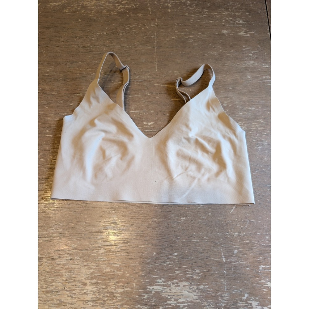 True & Co True Body V-Neck Bralette Nude Seamless Wireless Bra Medium *no pads